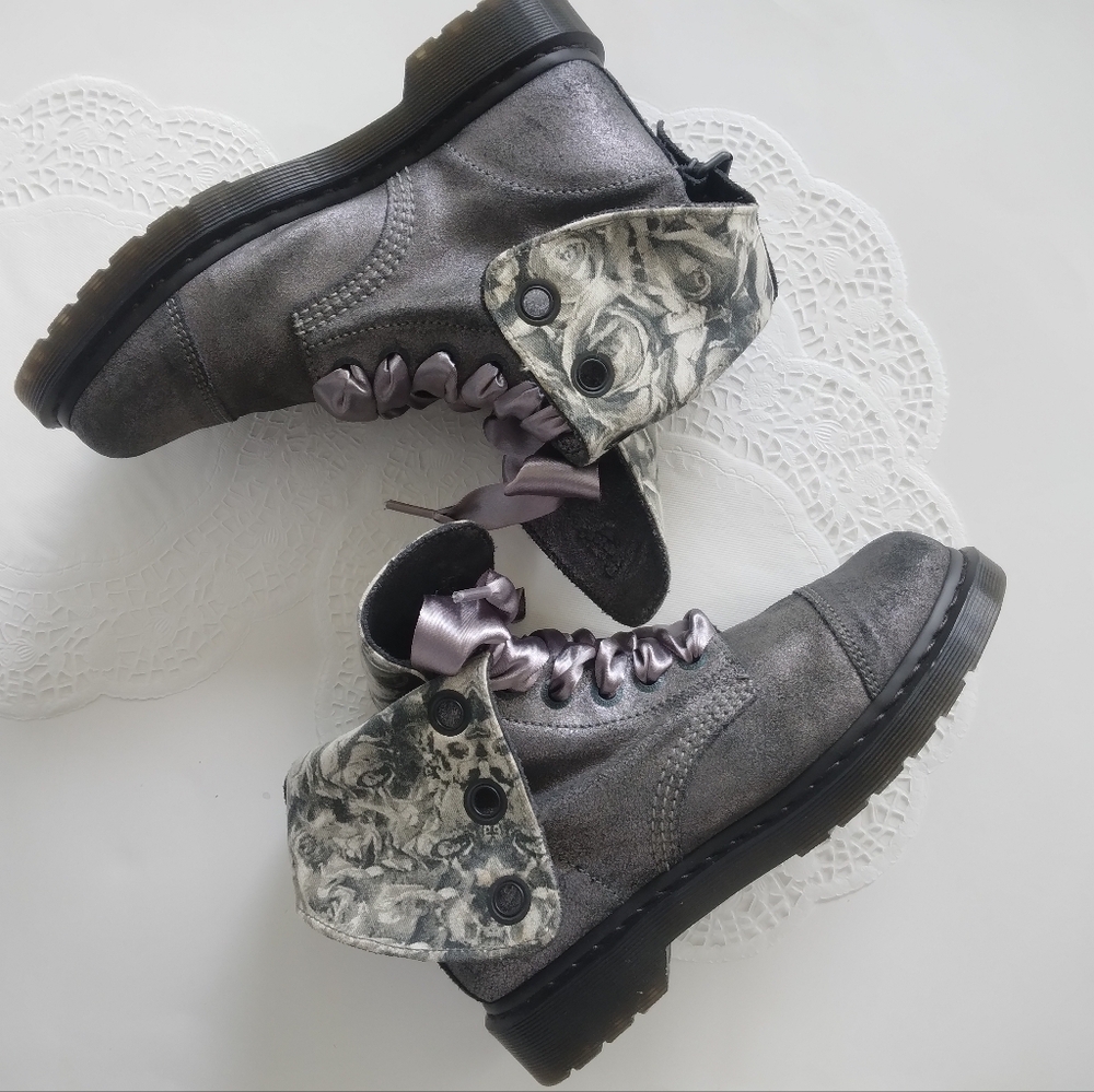 Dr. Martens Boots 8